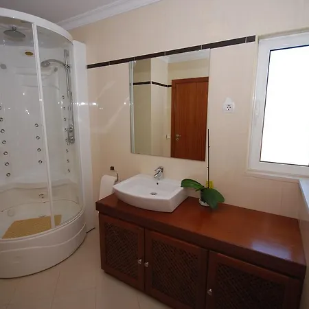 Lavish With Private Swimming Pool Sesmarias