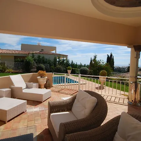Lavish With Private Swimming Pool וילה *