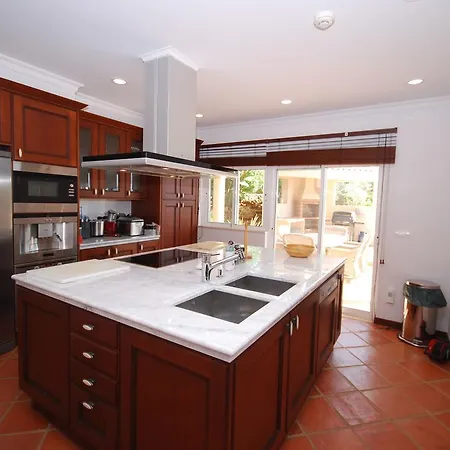 Lavish With Private Swimming Pool