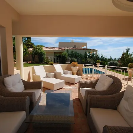 Lavish With Private Swimming Pool